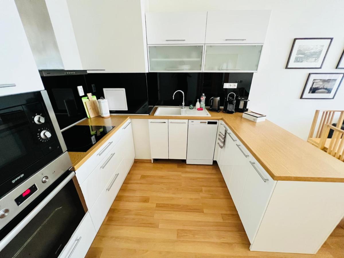 Bl City View Apartment, 24Hr Self Check-In, Free Private Parking, Panoramic View From Balcony, 5-Minute Walk To City Centre Banská Bystrica Extérieur photo