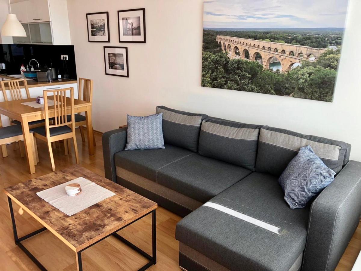 Bl City View Apartment, 24Hr Self Check-In, Free Private Parking, Panoramic View From Balcony, 5-Minute Walk To City Centre Banská Bystrica Extérieur photo